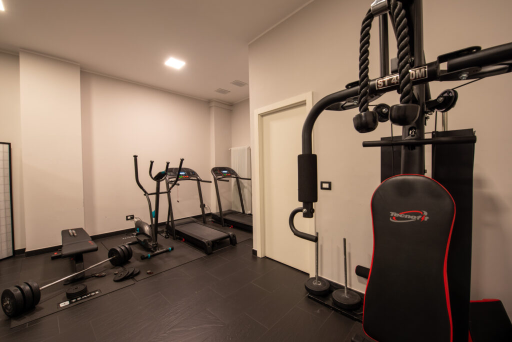 Area fitness e palestra condominiale attrezzata a disposizione degli ospiti dell'appartamento business a Genova.