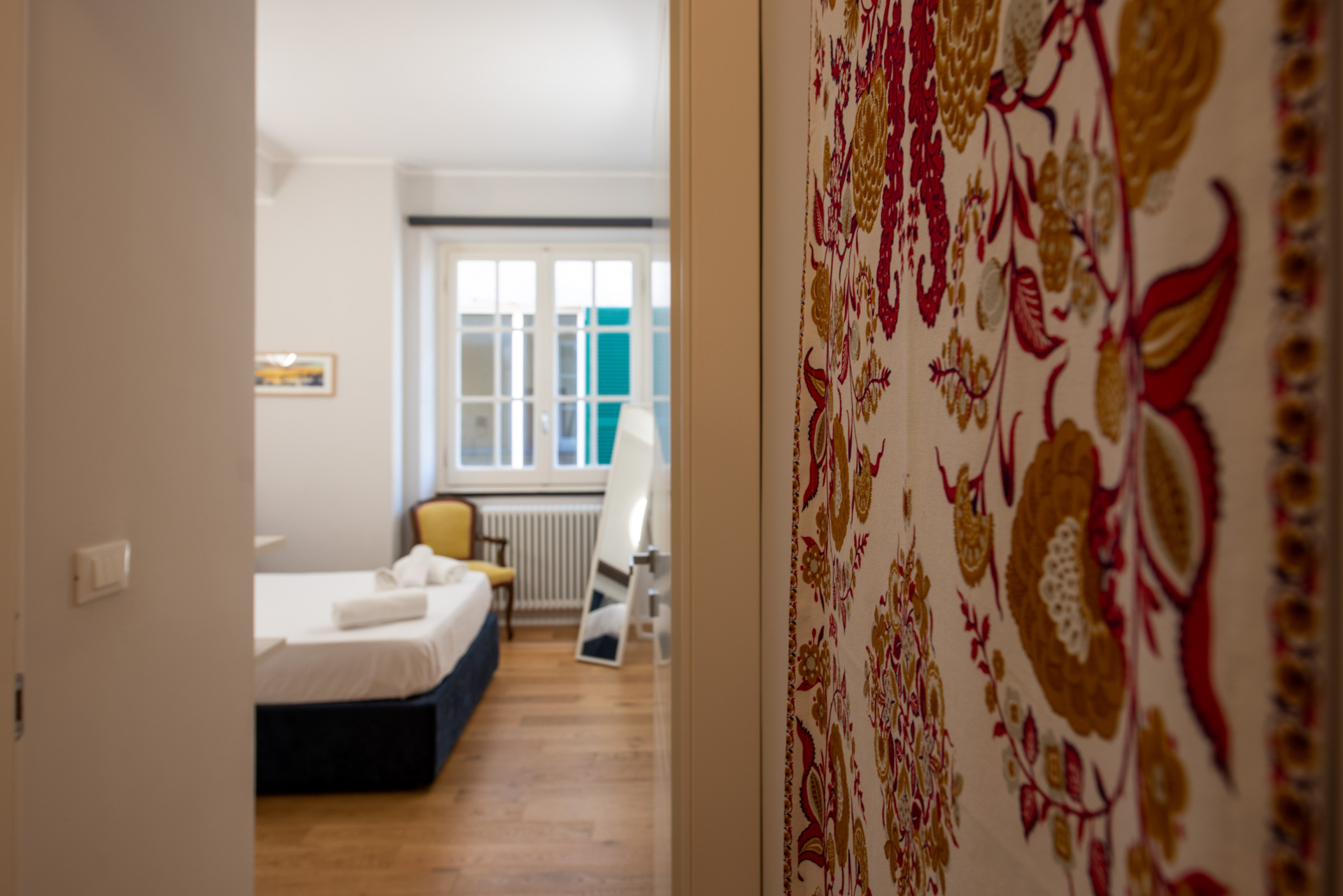 Seconda camera da letto dell'appartamento con bagno privato, ideale per dirigenti e colleghi in trasferta a Genova per Salone Nautico o altri eventi.